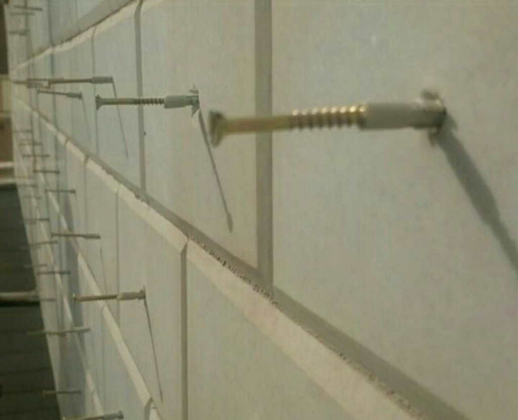 پیچ رولپلاک نمای ساختمان