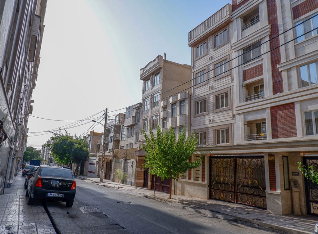 نمای ساختمان های محله افسریه در جنوب تهران