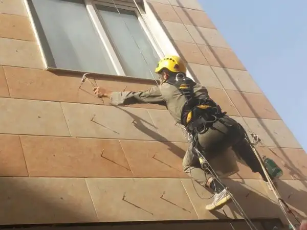 پس از اجرا پیچ و رولپلاک نما چه مدت ضمانت دارد؟